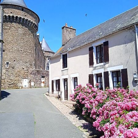 Charming Detached 2 Bedroom Ancient House In Medieval Quarter Of A Small Town In The Pays De La Loire, France Sillé-le-Guillaume Exterior foto