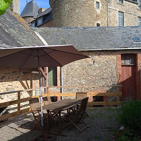 Charming Detached 2 Bedroom Ancient House In Medieval Quarter Of A Small Town In The Pays De La Loire, France Sillé-le-Guillaume Exterior foto