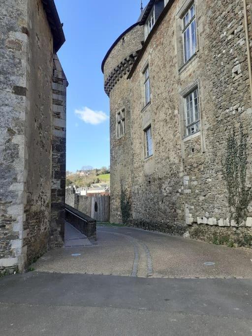 Charming Detached 2 Bedroom Ancient House In Medieval Quarter Of A Small Town In The Pays De La Loire, France Sillé-le-Guillaume Exterior foto