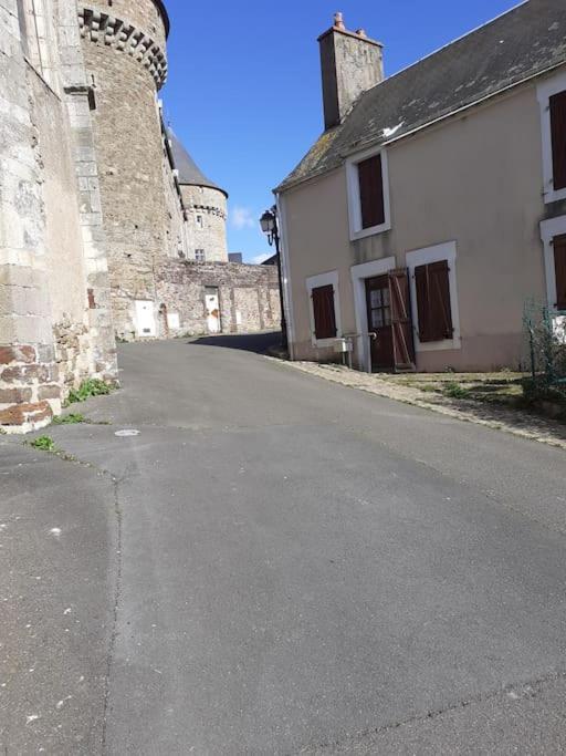 Charming Detached 2 Bedroom Ancient House In Medieval Quarter Of A Small Town In The Pays De La Loire, France Sillé-le-Guillaume Exterior foto