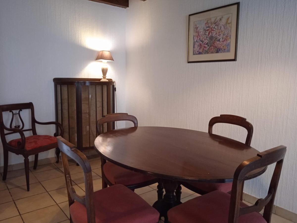 Charming Detached 2 Bedroom Ancient House In Medieval Quarter Of A Small Town In The Pays De La Loire, France Sillé-le-Guillaume Exterior foto
