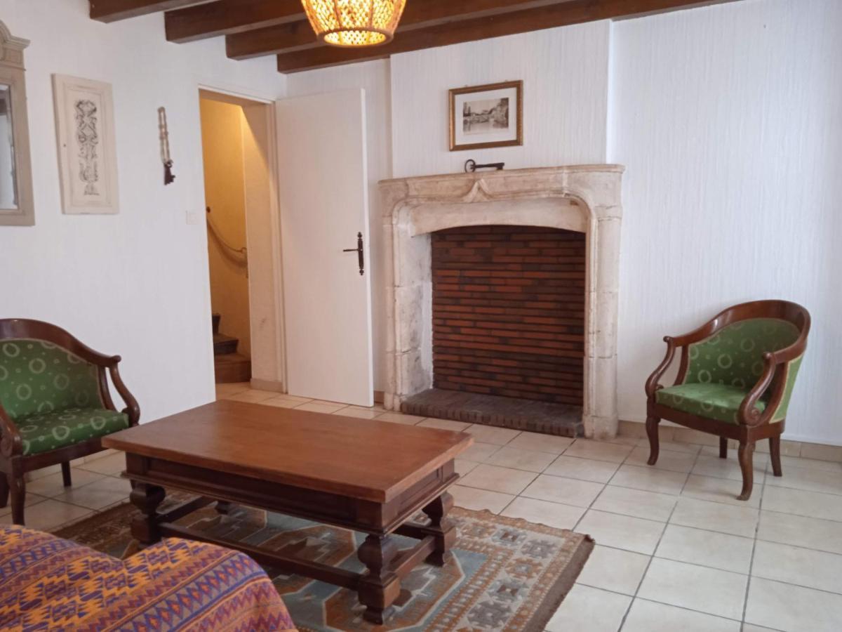 Charming Detached 2 Bedroom Ancient House In Medieval Quarter Of A Small Town In The Pays De La Loire, France Sillé-le-Guillaume Exterior foto